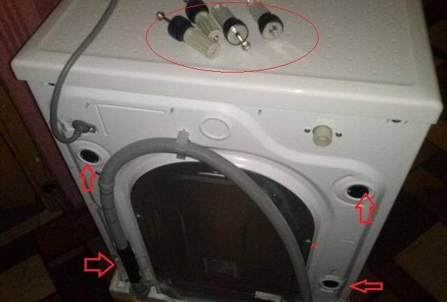 Можно ли везти стиральную машину на боку. как перевезти стиральную машину без транспортировочных болтов? в инструкции сказано