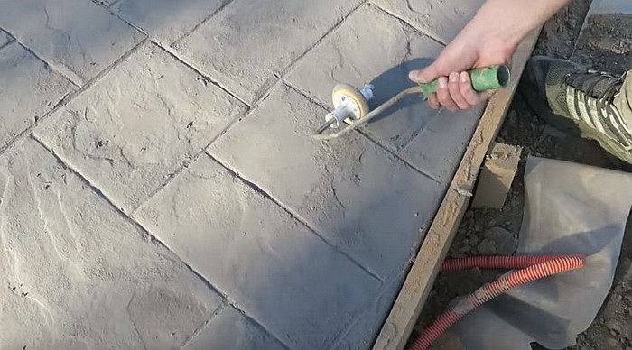 Засыпка швов тротуарной плитки цементно песочной смесью