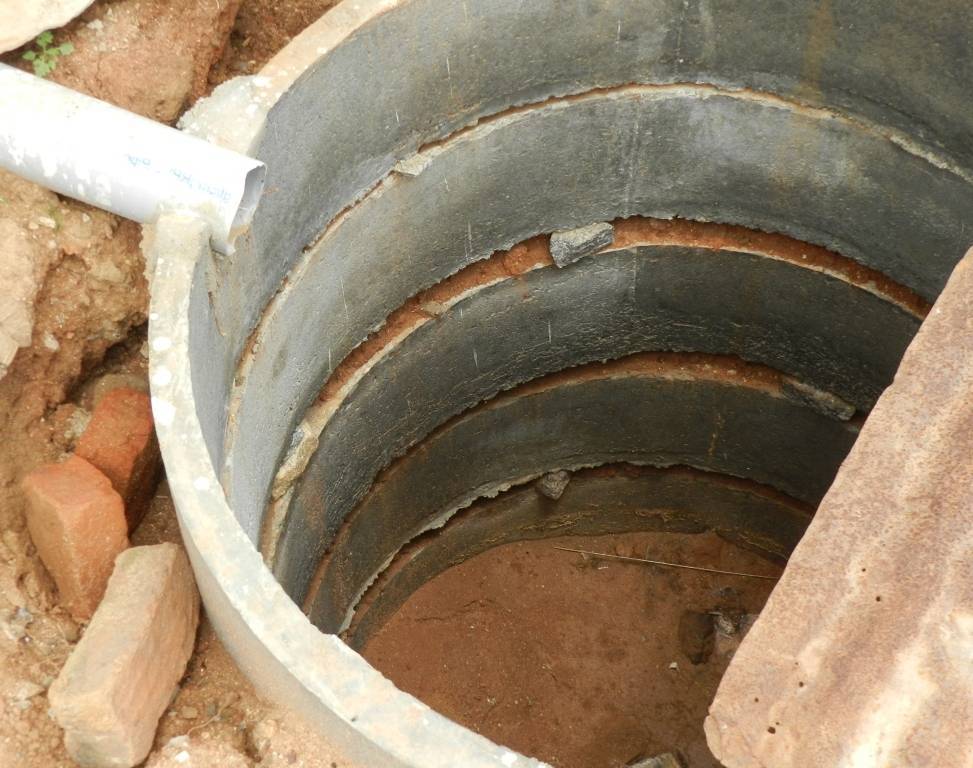 Как построить выгребную яму в частном доме своими руками