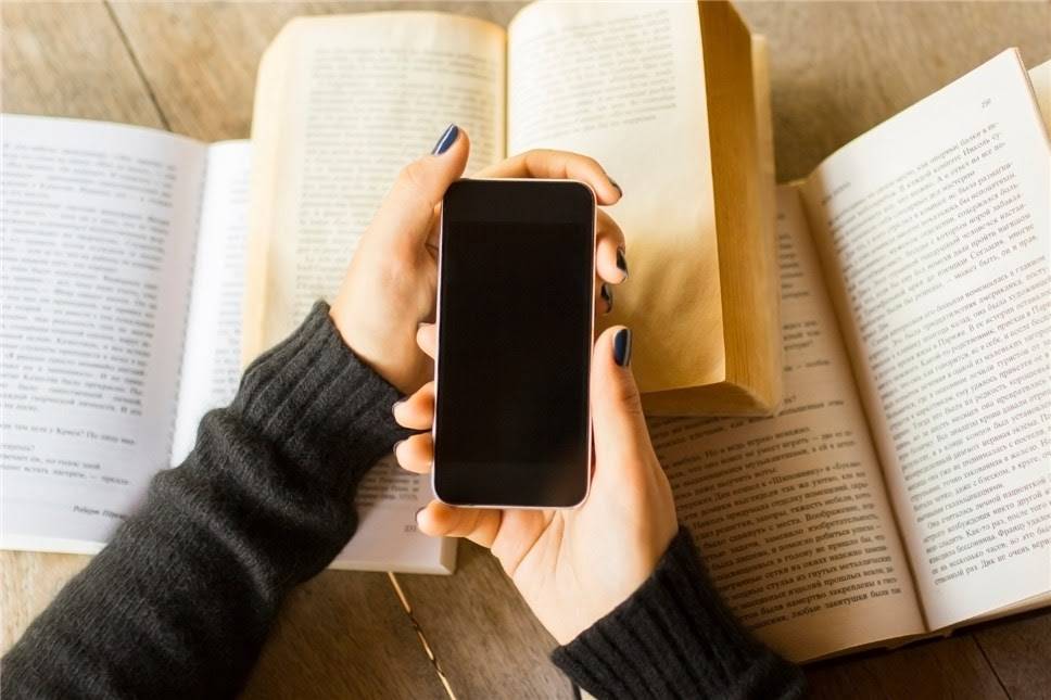 Как комфортно читать книги на планшете: 5 лучших приложений 2021 года