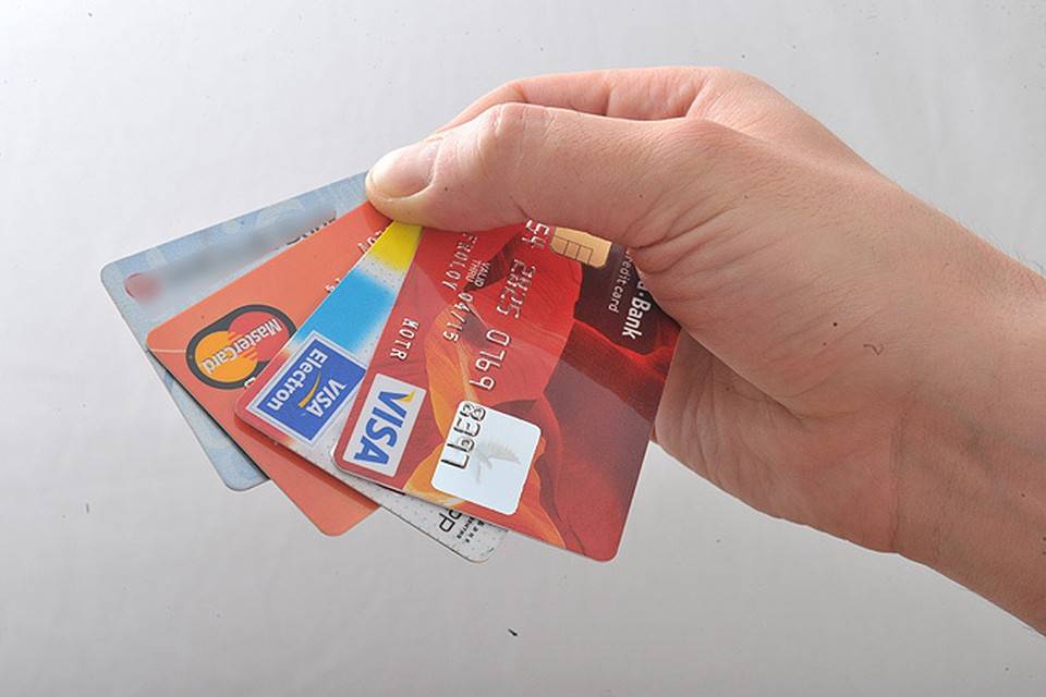 Как расплачиваться банковской картой в магазине