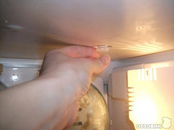 Почему течет холодильник внутри и снизу: причины неисправности