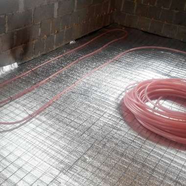 Как сделать теплый пол под линолеум на бетонный пол: подробная инструкция