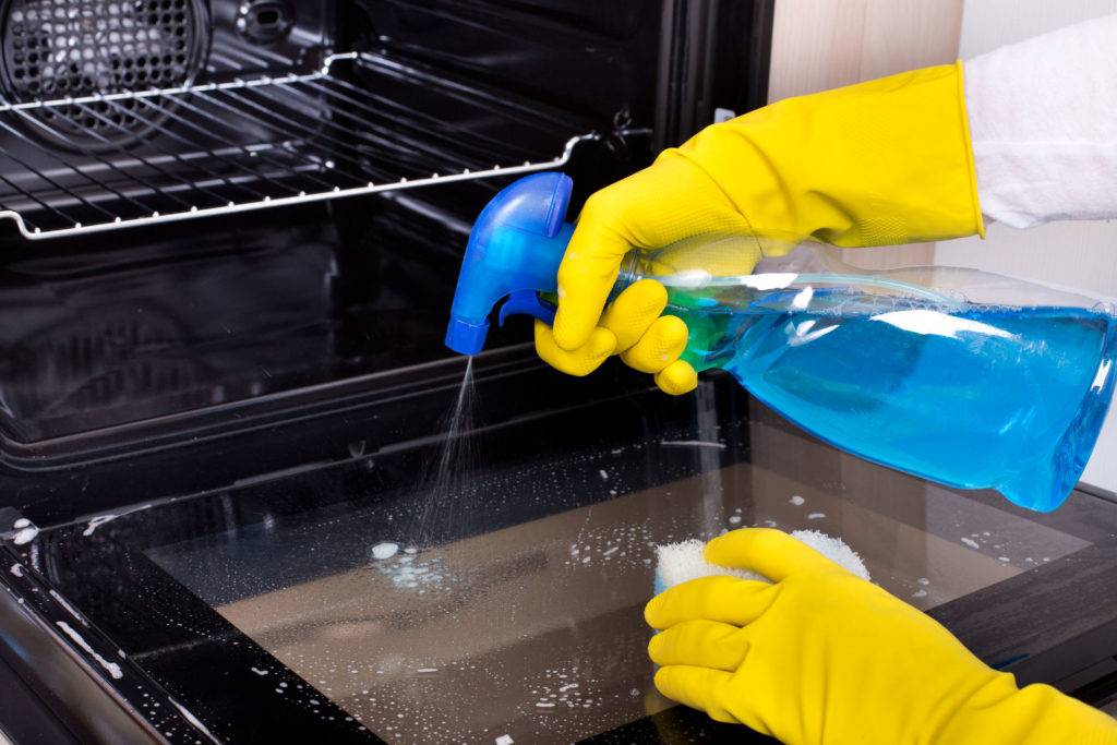 Как очистить индукционную плиту: 3 совета