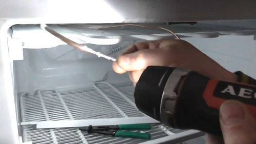 Засор капиллярной трубки у холодильников атлант и минск.