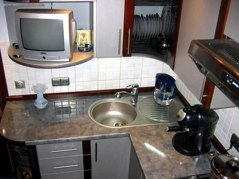 Куда поставить микроволновку на кухне (фото)