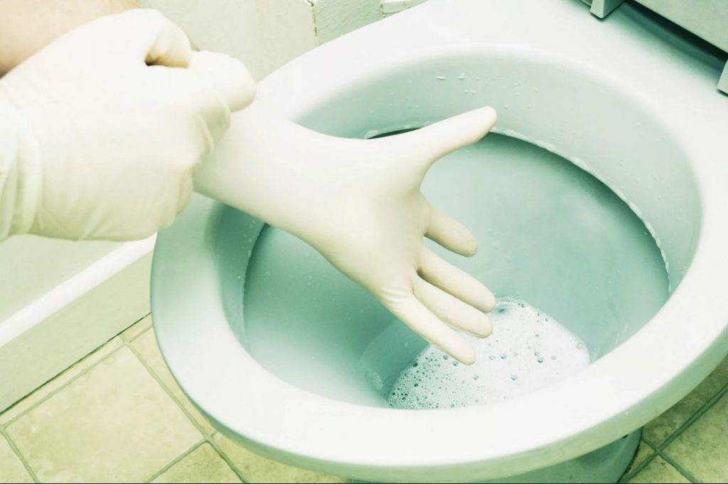 Как очистить чугунную ванну и вернуть ей блеск – 5 народных способов