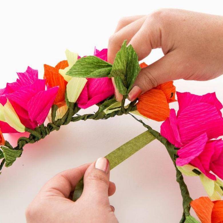 Как сделать цветы из гофрированной бумаги — инструкция