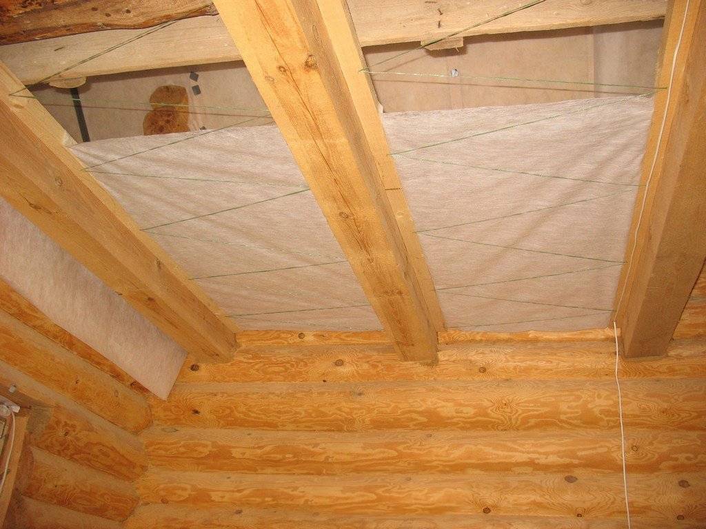 Пароизоляция для потолка в деревянном перекрытии: материалы и особенности монтажа - 49 фото и 1 видео