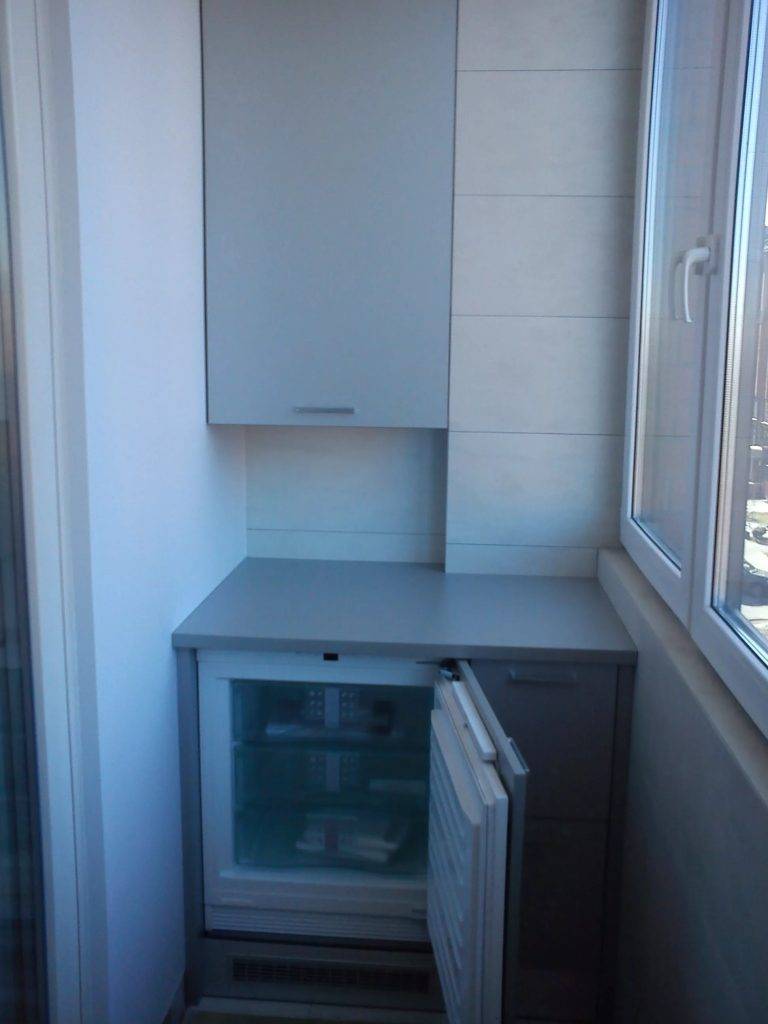 Холодильник на балконе или на лоджии: можно ли ставить зимой