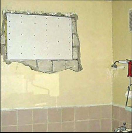 Стоит ли размещать окно в ванной комнате? преимущества и недостатки расположения окна в ванной в загородном доме