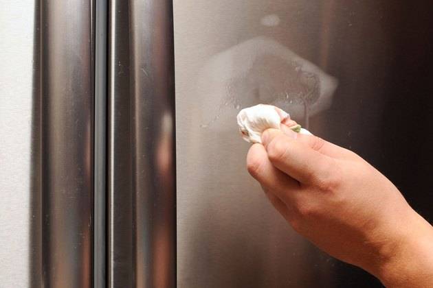 Как убрать вмятину на холодильнике?
