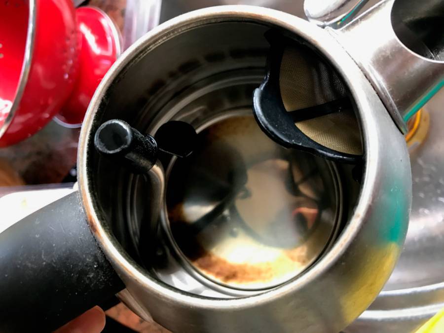 Как очистить чайник от накипи кока колой?