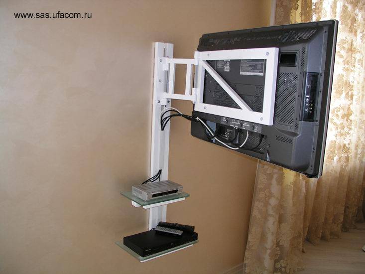 Как правильно повесить телевизор на стену с кронштейном и без своими руками
