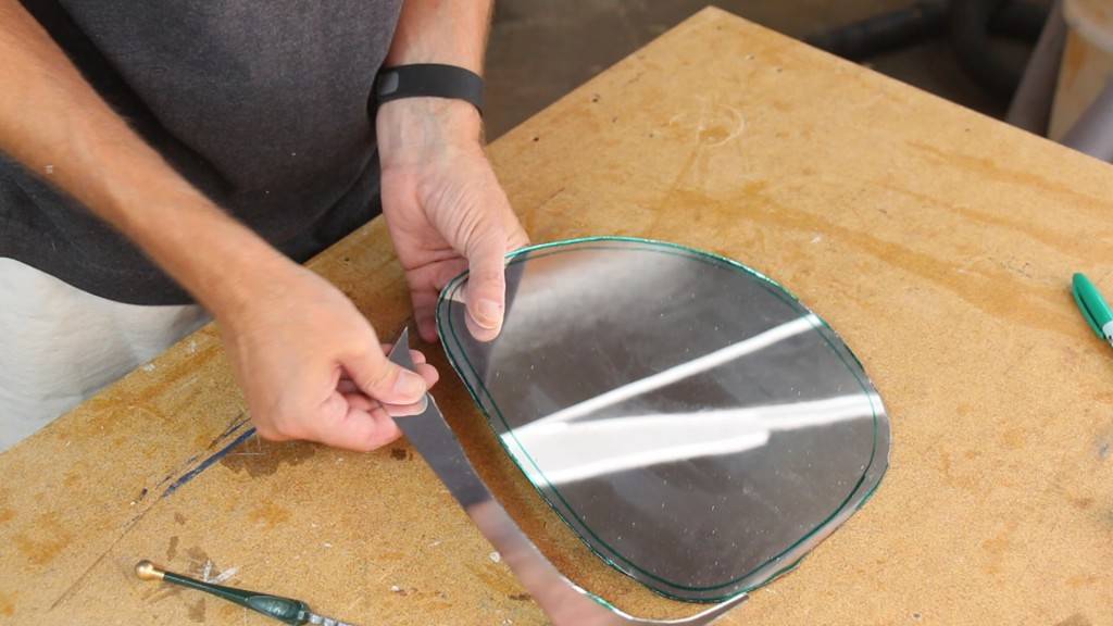 Как правильно разрезать стекло ???? стеклорезом в домашних условиях своими руками, как отрезать толстый лист