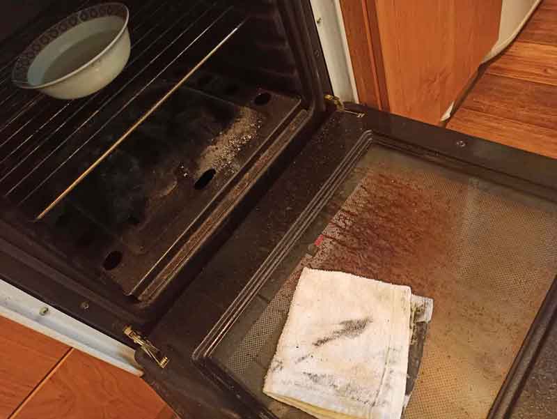 Как очистить духовку от старого жира и нагара в домашних условиях