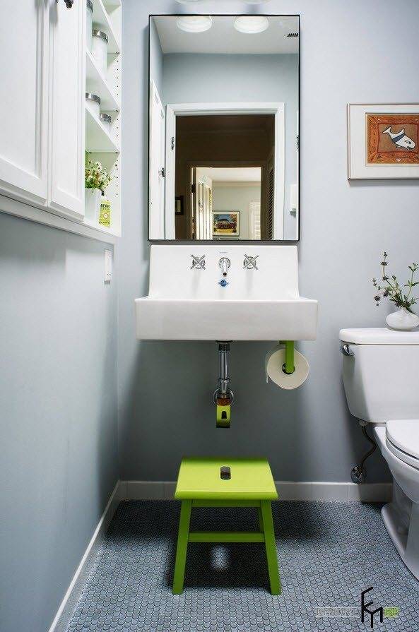 Туалет с раковиной и инсталляцией, дизайн с кафелем и обоями ( 21 фото)
