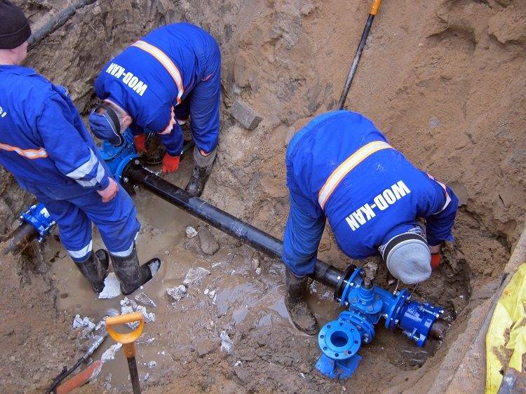 Холодная врезка в трубопровод. Врезка под давлением в водопровод ду600. Холодная врезка в трубопровод под давлением технология. Врезка ПНД трубы в магистраль. Технология врезки в газопровод под давлением.