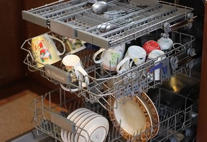 Как правильно загружать посуду в посудомоечную машину