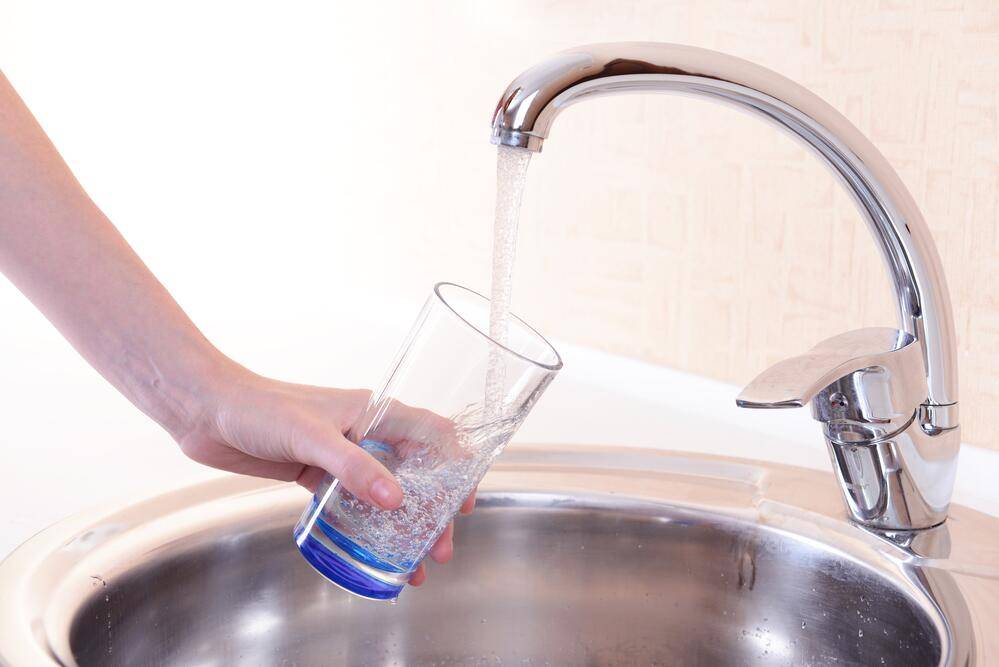 Вода не приходит одна: можно ли пить из крана