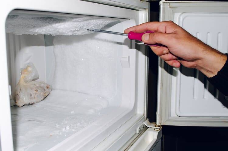 Морозильная камера холодильника не морозит или не работает? советы мастера | рембыттех