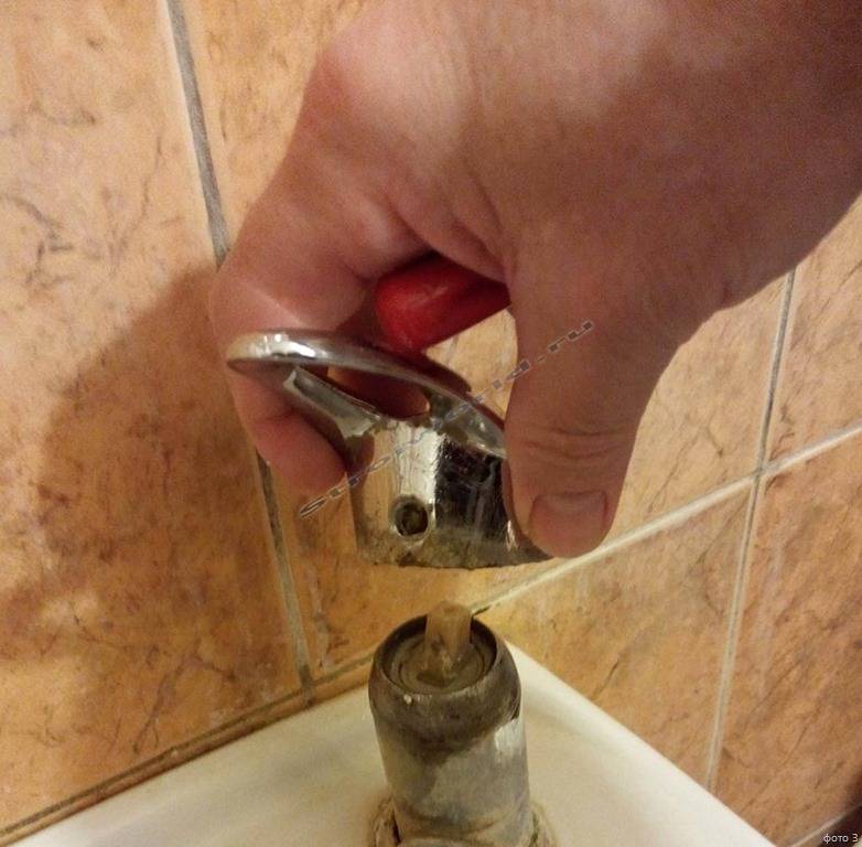 Как открутить кран в ванне