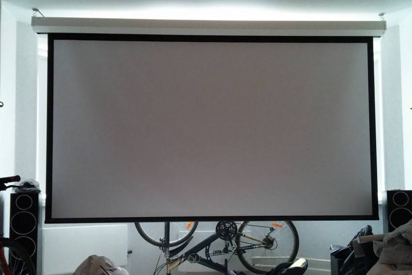 Как правильно подобрать экран для проектора