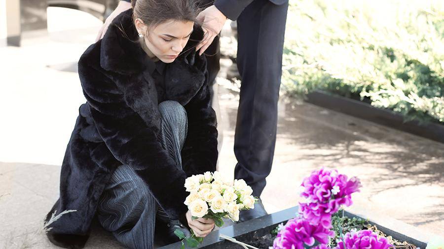 Приметы на похоронах: что можно, нельзя делать, в день, перед, после, вовремя, поминки, могила, одежда покойного