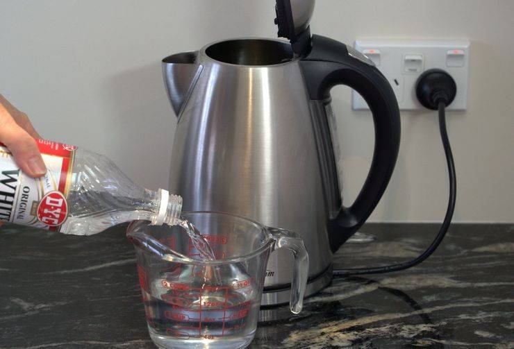 Как почистить электрический чайник от накипи?