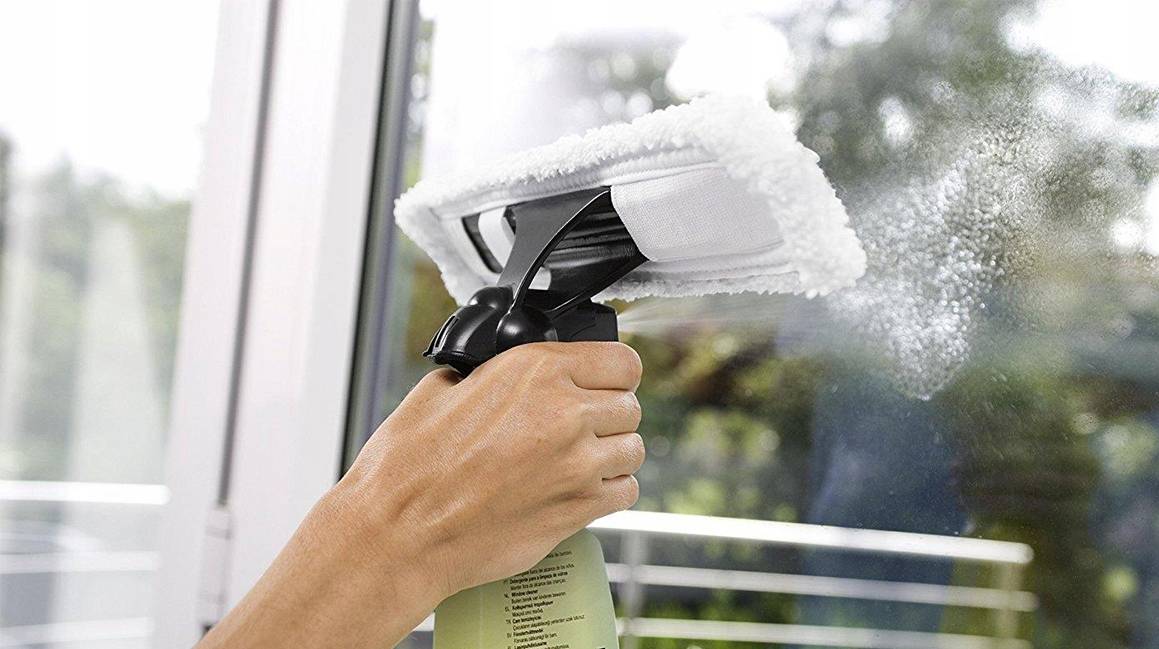 Стеклоочиститель для мытья окон — чем полезен прибор