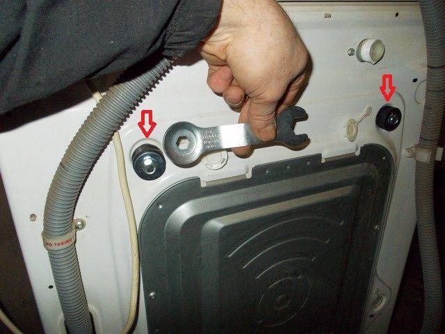 Появился сильный шум при работе стиральной машины: причины и решение