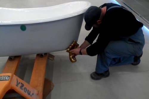 Установка акриловой ванны на ножки своими руками: пошаговая инструкция по монтажу