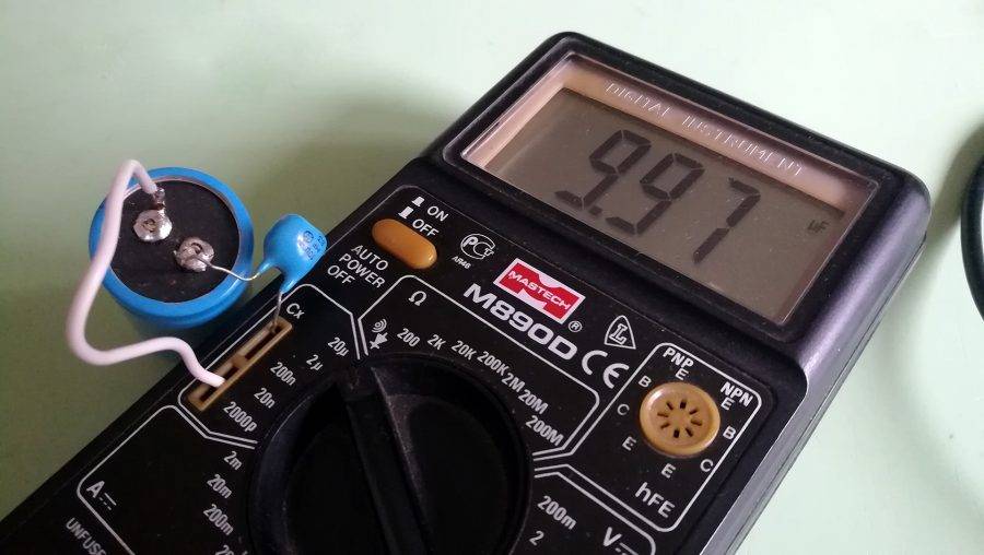 Как проверять конденсаторы мультиметром не выпаивая, проверить исправность