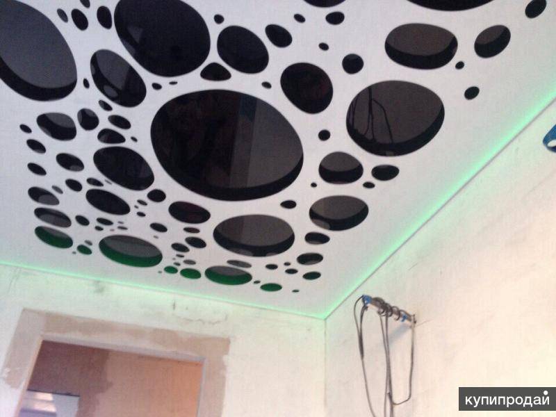 Двухуровневый потолок натяжной с подсветкой в зал - 35 фото