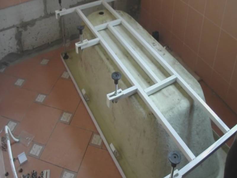 Нужен ли каркас стальной ванне и как его правильно изготовить?