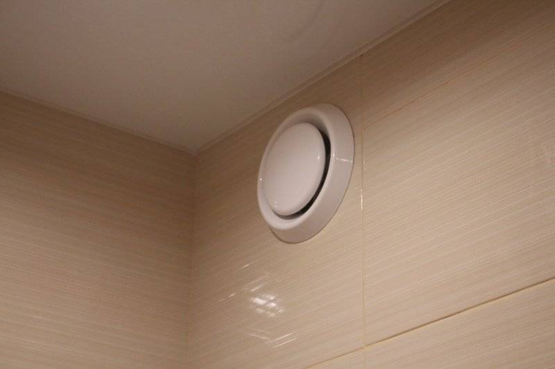 Вентиляция в туалете и ванной комнате: как сделать своими руками в квартире, доме, схемы (+ фото)