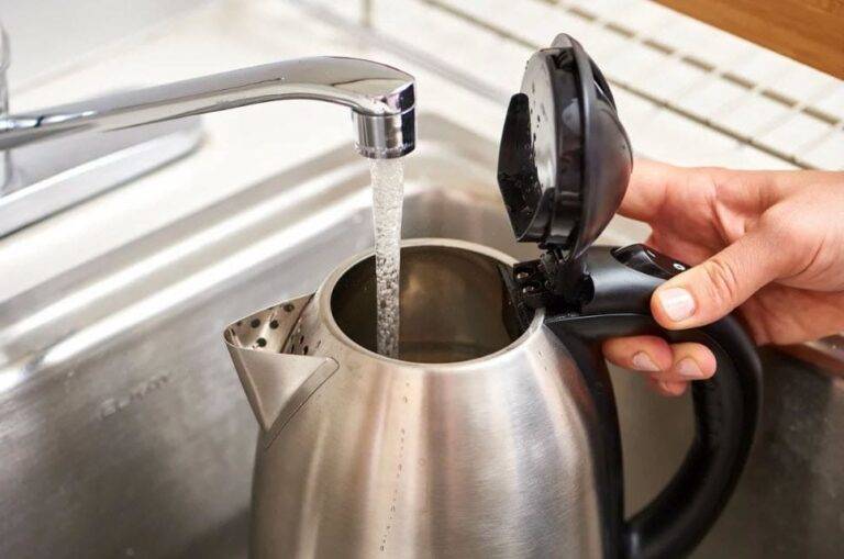 Как убрать накипь в электрическом чайнике в домашних условиях: очистить лимонной кислотой, чем еще можно быстро удалить налет?