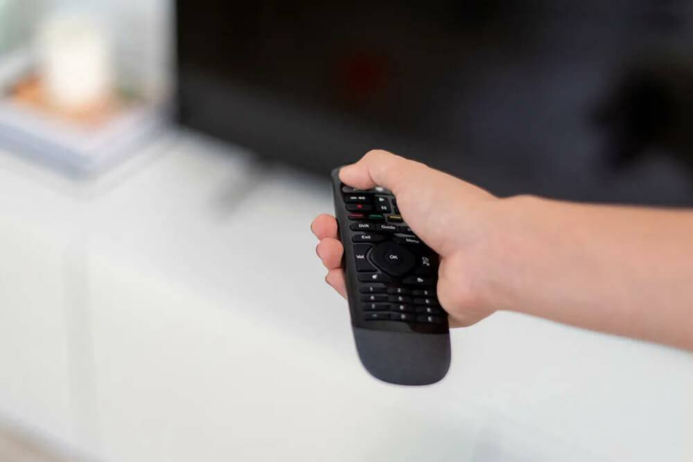 Чем протереть экран жк телевизора в домашних условиях без разводов