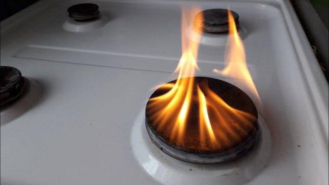 Какова температура пламени на конфорке обычной газовой плиты?