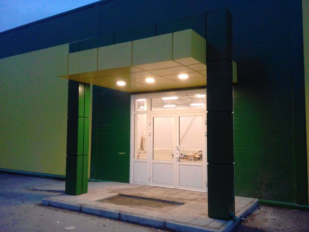 Конструктивные особенности маятниковых дверей