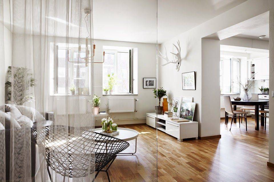Белые шторы в интерьере [93 фото] красивые идеи в гостиной, кухне и др комнатах