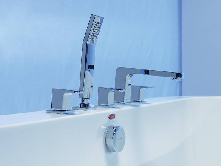 Как выбрать надежный смеситель для ванной: советы сантехника