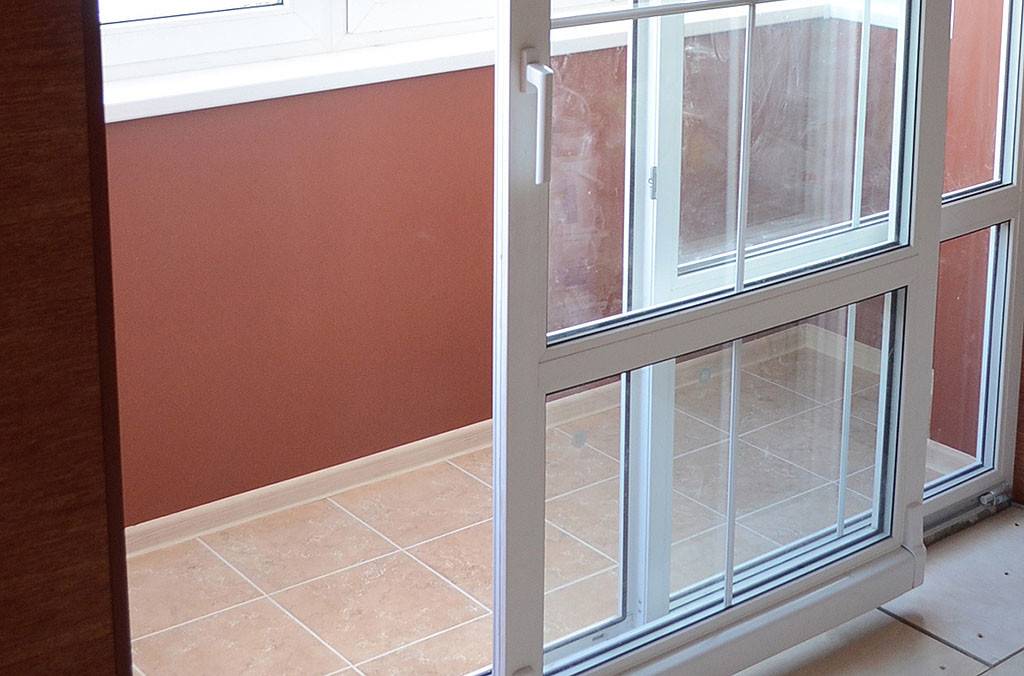 Двери раздвижные балконные: стеклянные, пластиковые, алюминиевые
