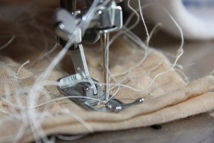 Почему на швейной машинке может петлять нижняя строчка