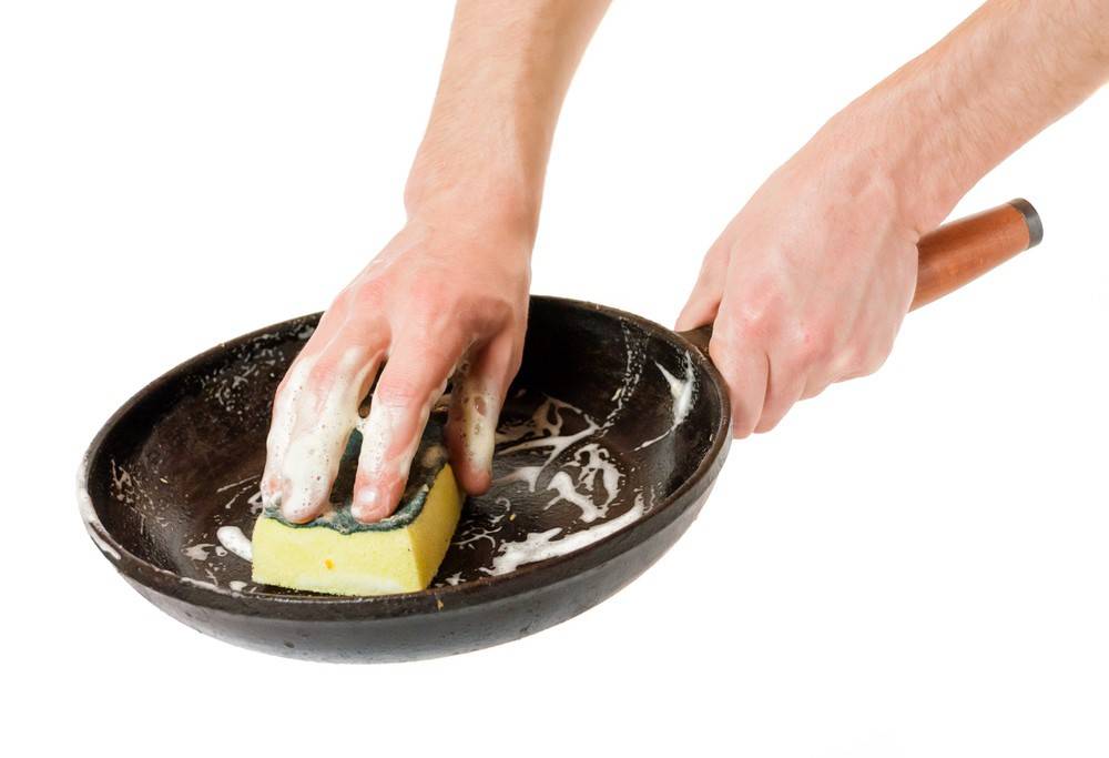 Как почистить посуду от многолетнего нагара и застарелого жира самостоятельно