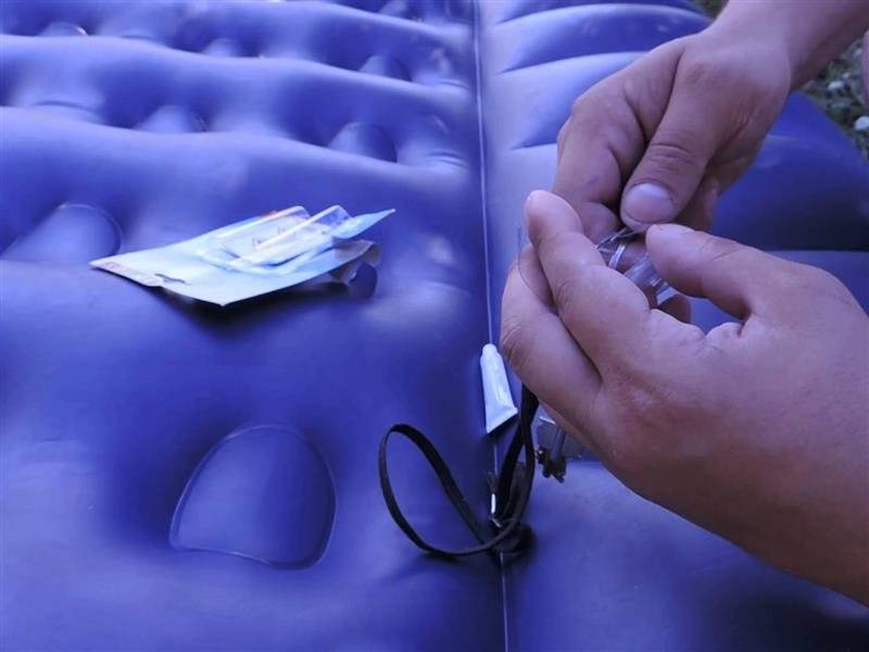Чем можно склеить надувной матрас. инструменты и материалы. полиуретановый обувной клей