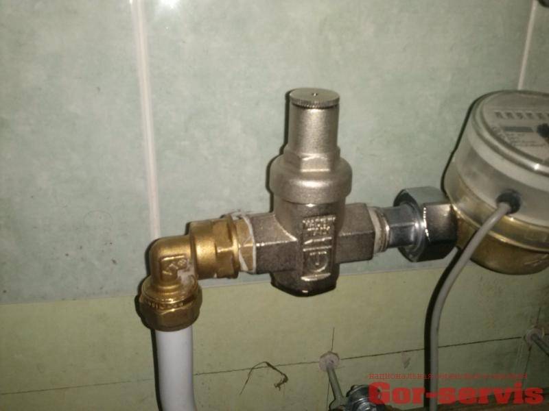 Регулятор давления воды в системе водоснабжения для частного дома: какой редуктор выбрать, как правильно установить и обслуживать