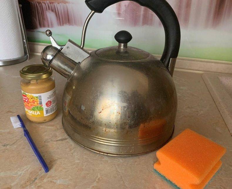 Как очистить чайник от накипи содой