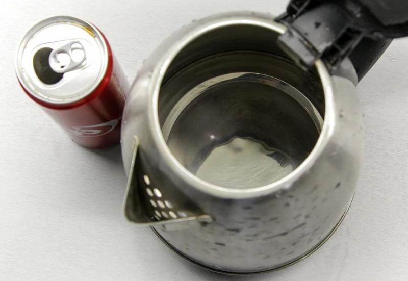 Правила чистки чайника от накипи кока-колой