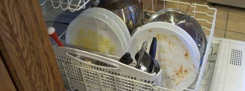 Почему посудомоечная машина плохо моет посуду, и что с этим делать